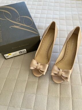 Enzo Angiolini Women’s Blush Satin Bow Peep-Toe Pumps 3.5” Heel - Size 8